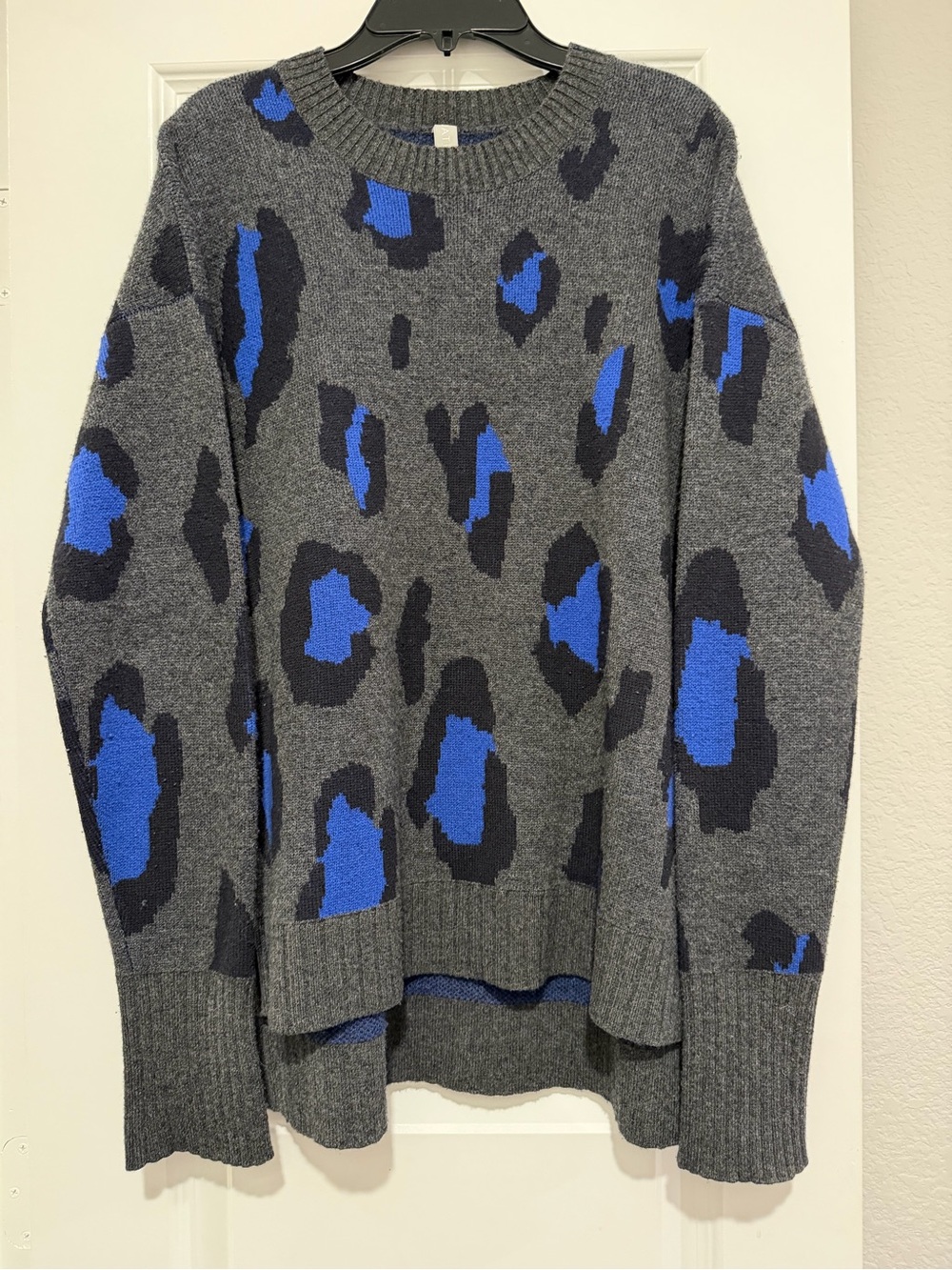 Athleta Wool Cashmere Leopard Print Sweater Women’s M Gray Blue